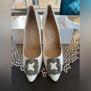 Manolo Blahnik Hangisi 90 White Statin Jewel Buckle Pumps